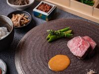 【年末年始限定 乾杯酒付贅沢ランチ御膳】国産牛サーロインや真鯛、蟹など厳選コース