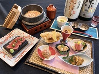 Starting Nov 1: [Winter Hokkaido Feast Lunch] ‘6 seasonal Hokkaido vegetables, premium Shikaoi black beef steak & Hokkaido king crab rice cooked in a hangiri’. Price on Saturdays, Sundays, and holidays: 3,680 yen