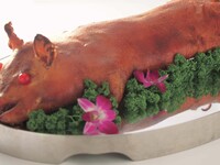 仔豚の丸焼き１頭３～８名様相当
