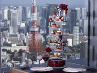 【Garantierter Fensterplatz】 Nur am Wochenende und Feiertagen: Strawberry✕Rose AfterMOON Tea