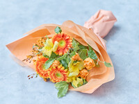 【最高の結婚記念日：土日祝】こぼれスパークリング＋花束＋メッセージプレート20文字付き記念日Wメインコース