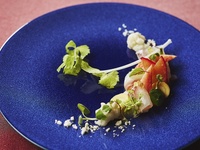 【SEASON LUNCH】22種類のドリンクが2時間飲み放題付！前菜は横浜野菜のバーニャカウダ・メイン（オーストラリア産牛ロース肉）が選べる全4品プリフィックスランチ（土日祝）