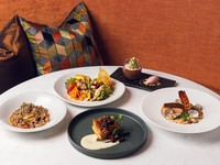[Christmas-exclusive: choice of main dish & choice of celebratory drink] 30 kinds of fresh vegetables, chef’s original deli dishes, and freshly baked popovers